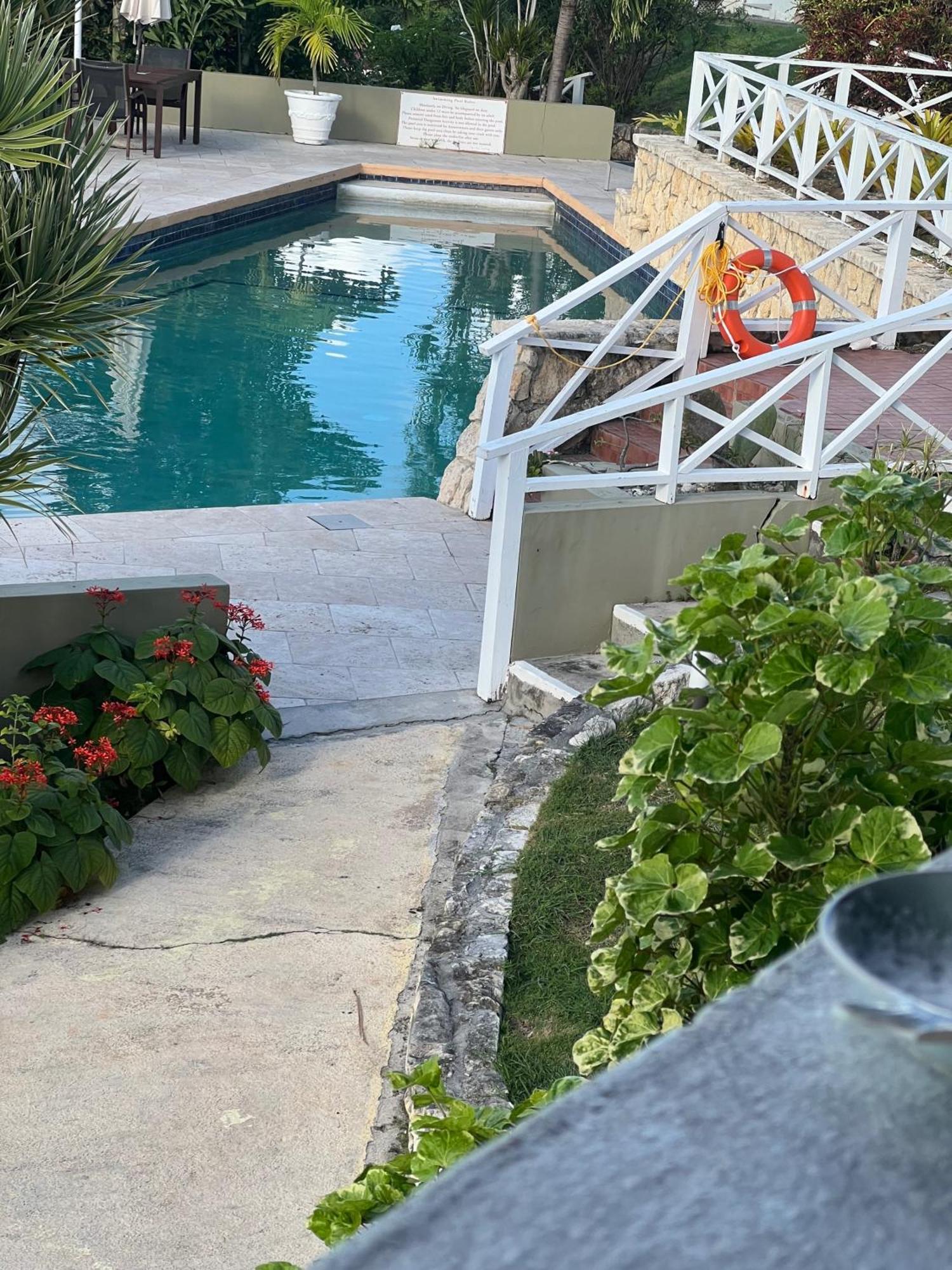 Attractive 2-Bed Apartment Stunning Sea View Dickenson Bay المظهر الخارجي الصورة